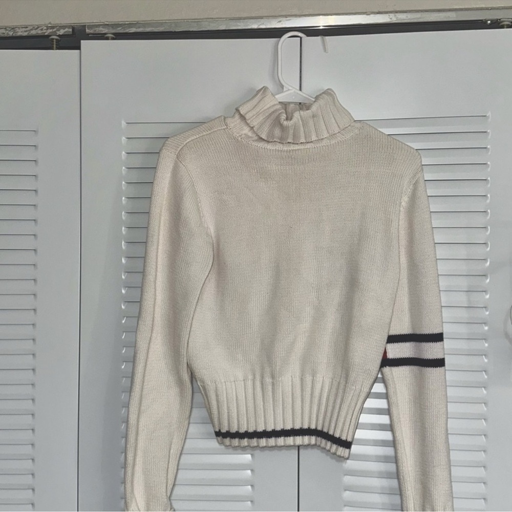 VINTAGE Tommy Hilfiger Cropped Sweater with Iconic TH Colorway Accents - Picture 5 of 7